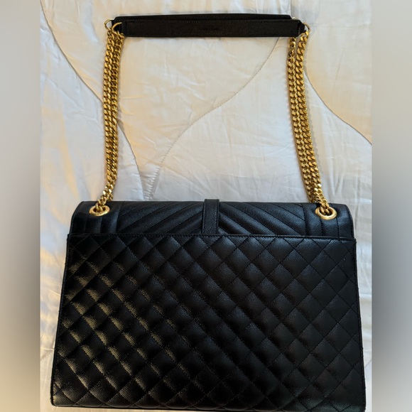 YSL shoulder bag in chevron/ diamond-quilted black leather. Gold Hardware - Picture 11 of 14